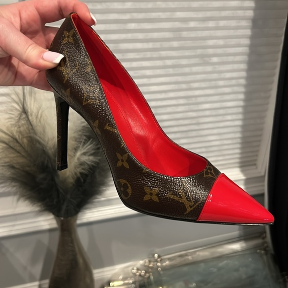 Louis Vuitton monogrammed pump with red patent toe. - Picture 5 of 5